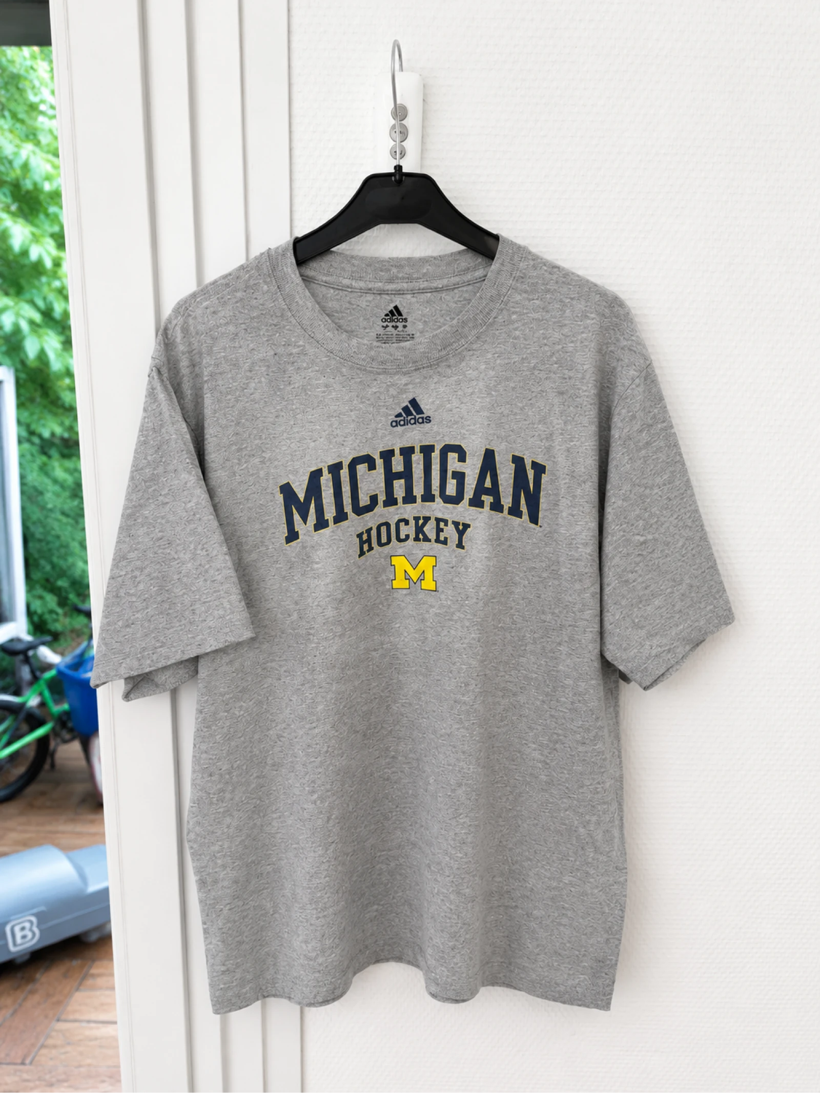 T-shirt Adidas Michigan Hockey Gris